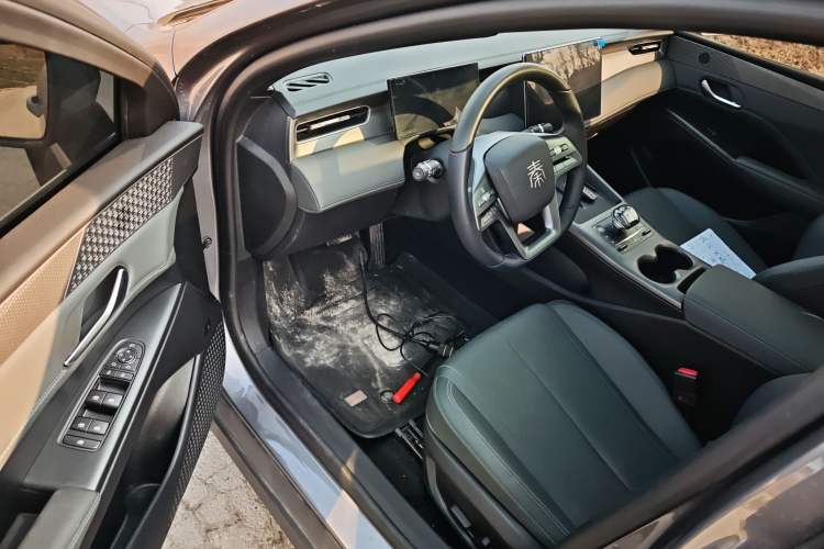 Used BYD Qin PLUS 2025 DM-i Smart Drive 120KM Superior Model
