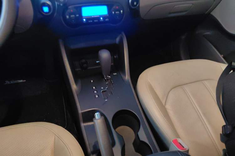 Used Hyundai ix35 2013 2.0L Automatic Two-Wheel Drive Smart GLS China IV Standard
