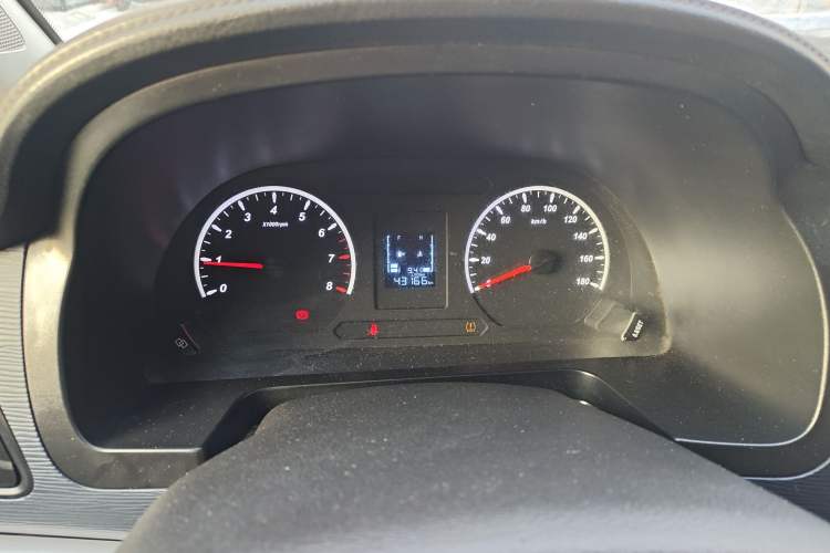 Used FORTHING Lingzhi 2023 M5L 1.6L Base Model 7 Seats
