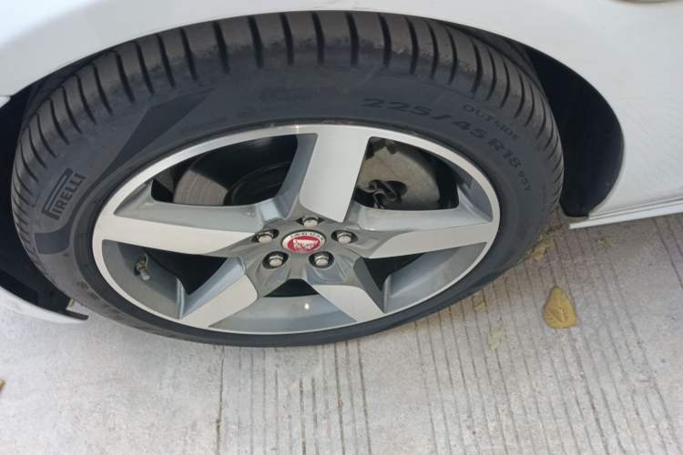 Used Jaguar XE 2015 2.0T 240 PS R-Sport