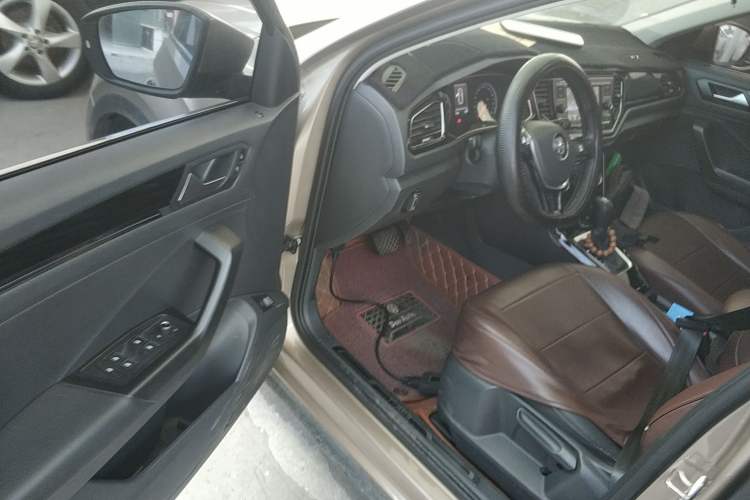 Used Volkswagen T-ROC 2018 280TSI DSG Two-Wheel-Drive Comfort Version China V Standard