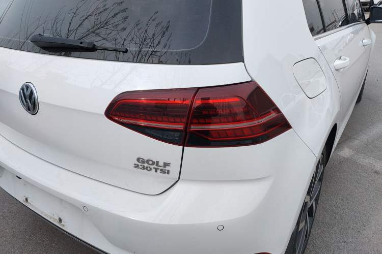 Used Volkswagen Golf 2018 230TSI Automatic Luxury Version
