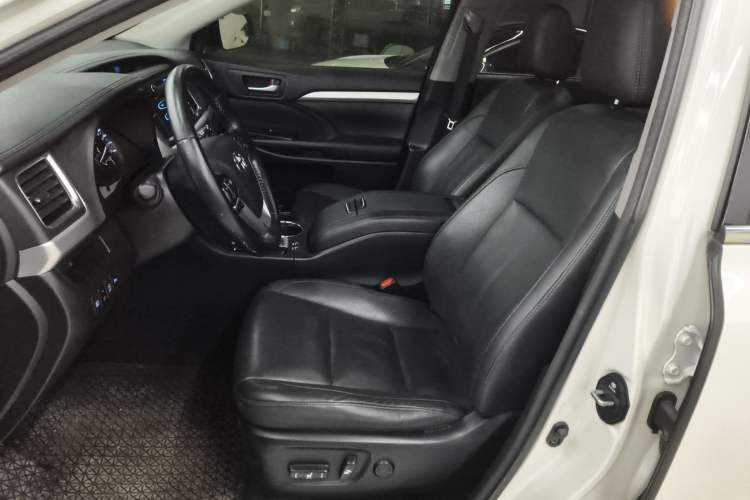 Used Toyota Highlander 2018 2.0T Four-Wheel Drive Luxury Edition 7 Seats China V Emission Standard
