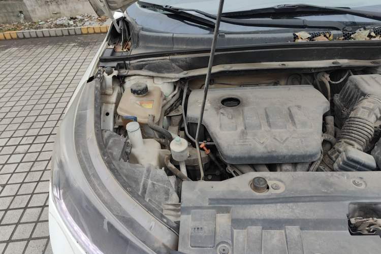 Used Dongfeng Aeolus AX7 2015 2.0L Manual Zhiyi Trim