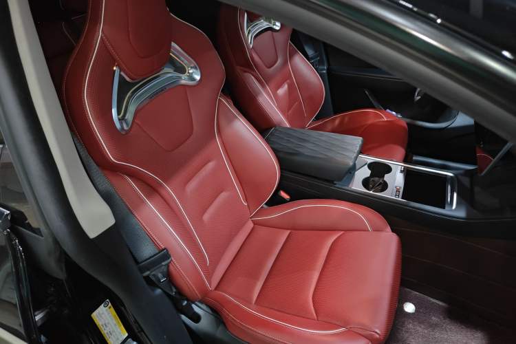 Used Tesla Model Y 2023 Rear-Wheel-Drive Version
