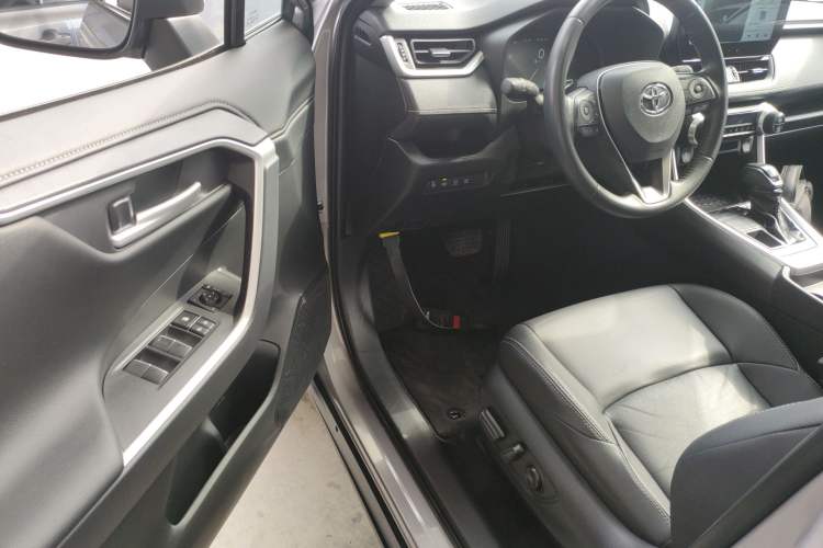 Used Toyota Wildlander 2023 2.0L CVT Four-Wheel Drive Luxury PLUS Edition
