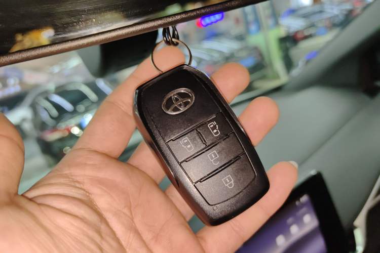 Used Toyota Granvia 2024 2.5L Hybrid Luxury Edition
