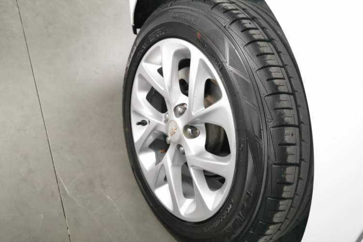 Used Chevrolet Cruze 2017 1.5L Hatchback Automatic Pioneer Sunroof Edition
