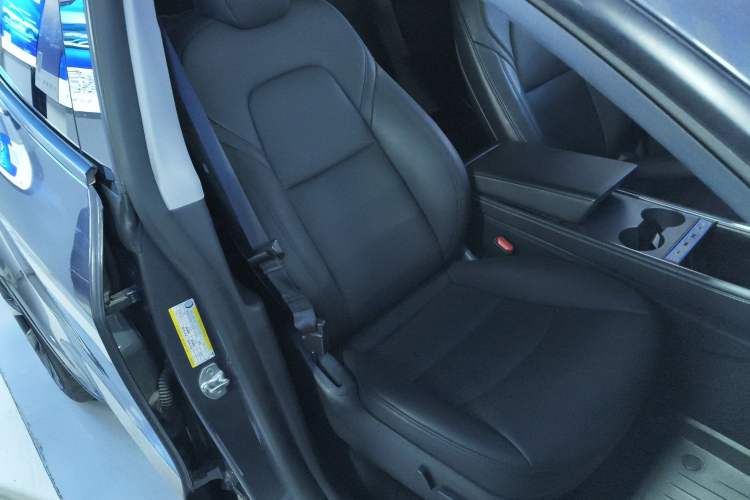 Used Tesla Model Y 2021 Long-Range All-Wheel-Drive Version 3D7
