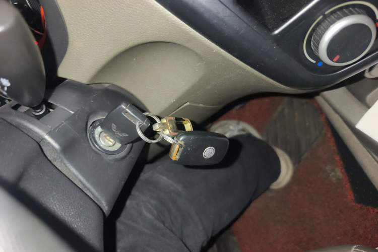 Used Wuling Rongguang V 2015 1.5L Base Version
