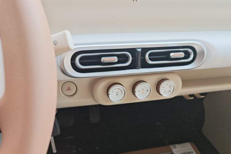 Used Wuling Hongguang MINIEV 2024 3rd Generation 215km Youth Edition
