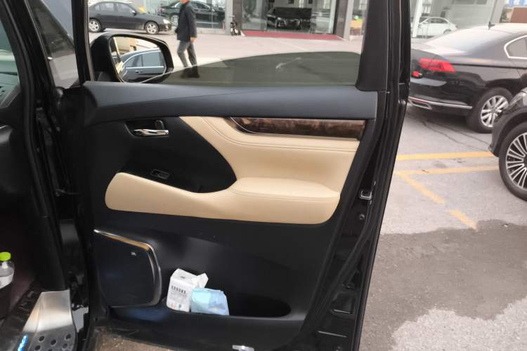 Used Toyota Alphard 2021 Dual-Engine 2.5L Luxury Edition
