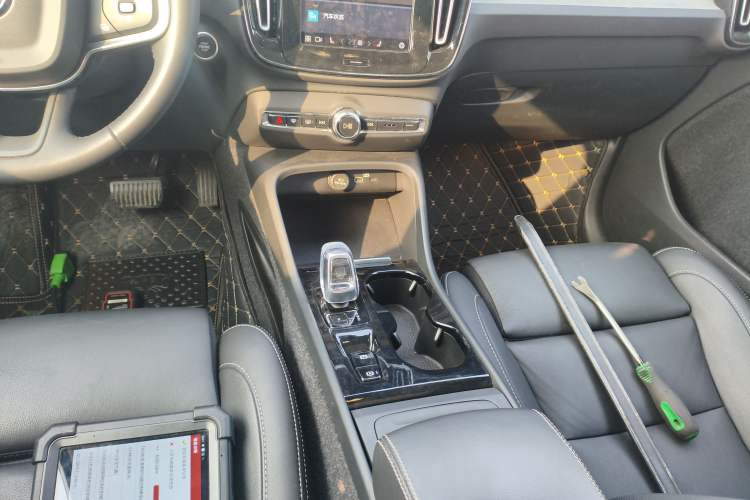 Used Volvo XC40 2024 B4 4x4 Smart Luxury Edition