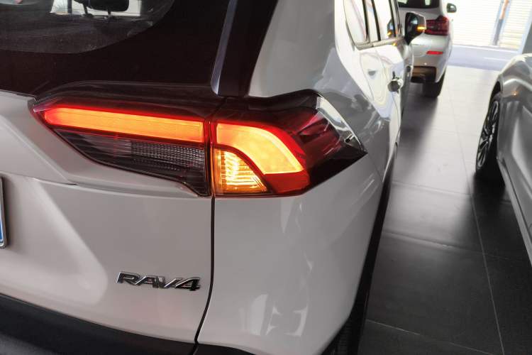 Used Toyota RAV4 2020 2.0L CVT Two-Wheel Drive Fashion Edition