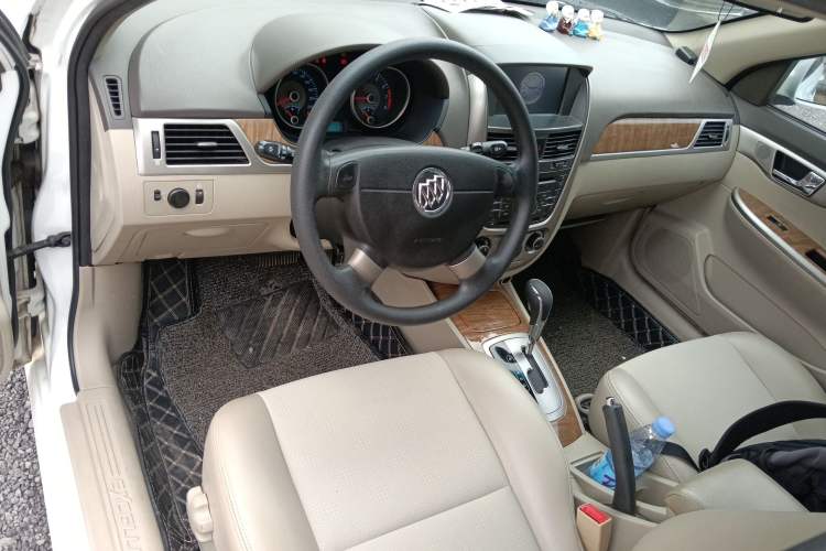 Used Buick Excelle 2015 1.5L Automatic Classic Model
