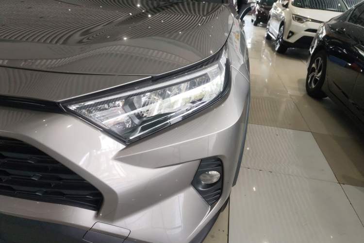 Used Toyota RAV4 2021 2.0L CVT Two-Wheel Drive Fashion Edition