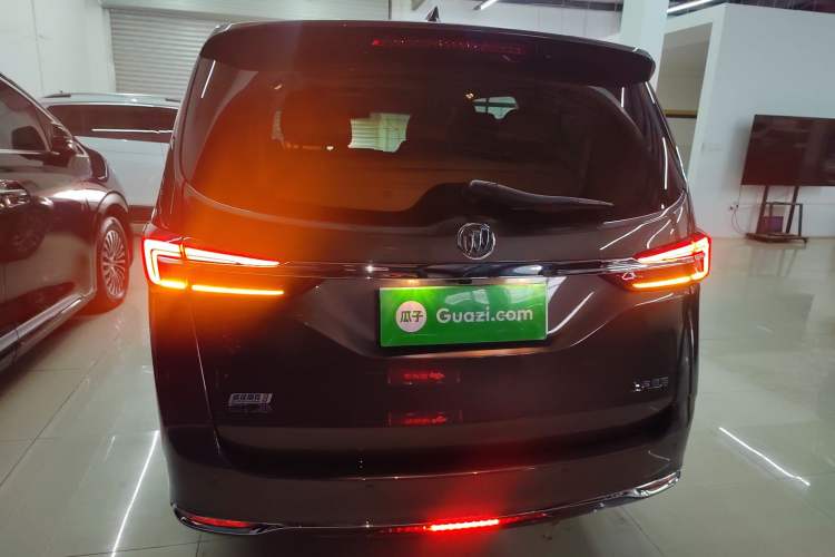 Used Buick GL8 2023 Facelifted Land Cruiser Executive Luxury Version