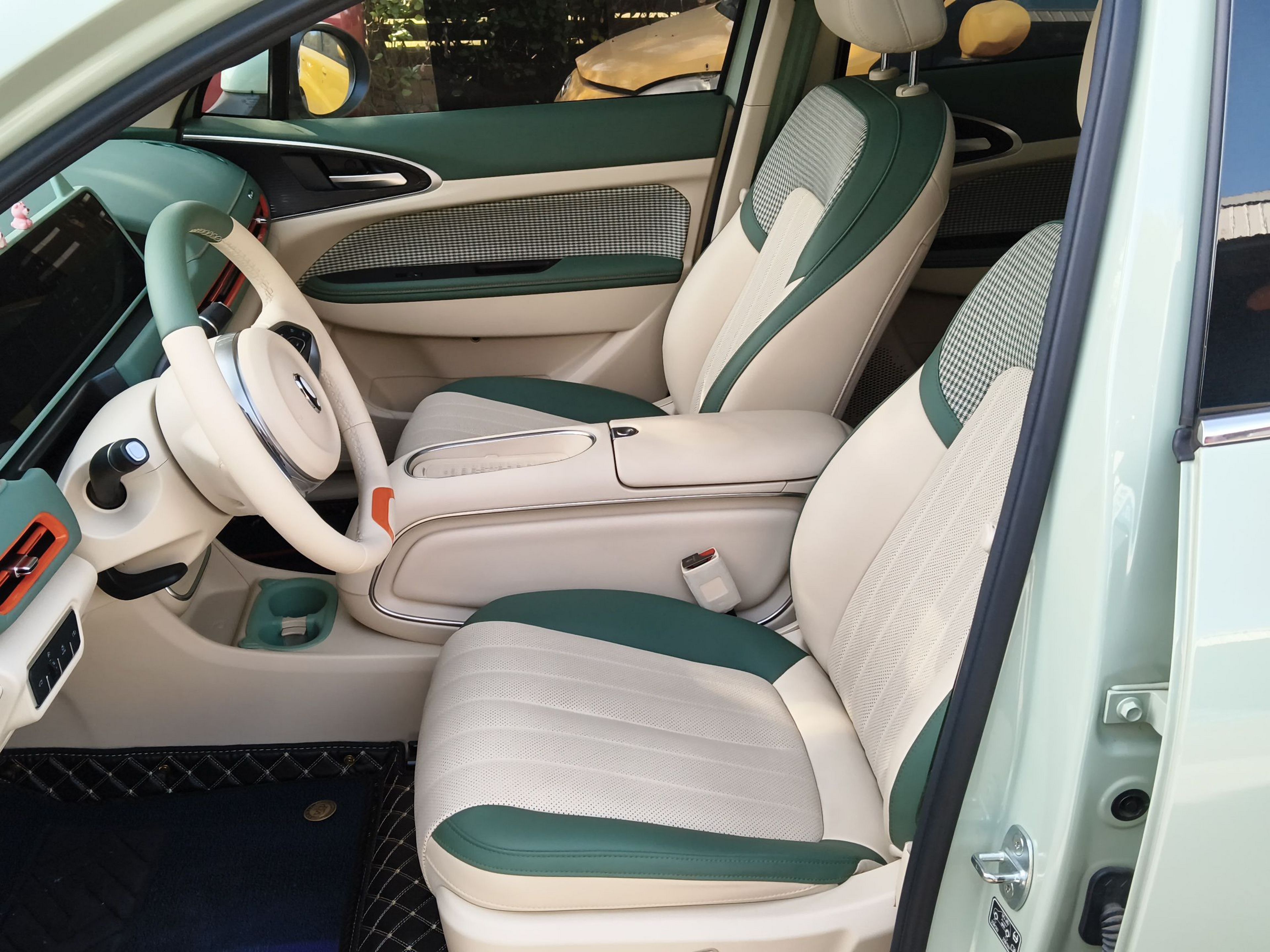 Переднее сиденье в автомобиле