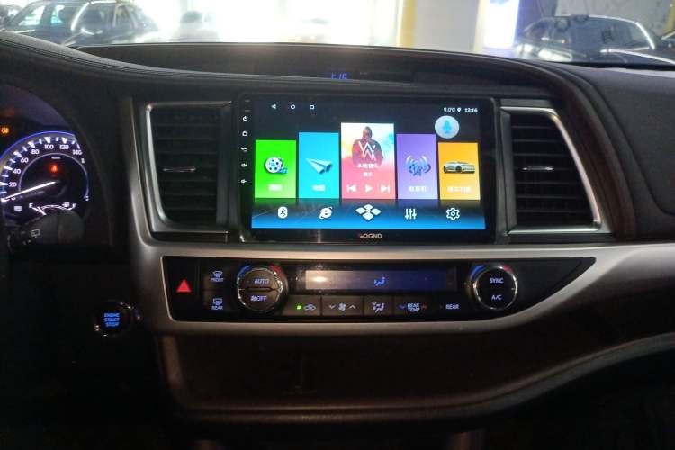 Used Toyota Highlander 2018 2.0T Four-Wheel Drive Luxury Version 7 Seats China VI Standard
