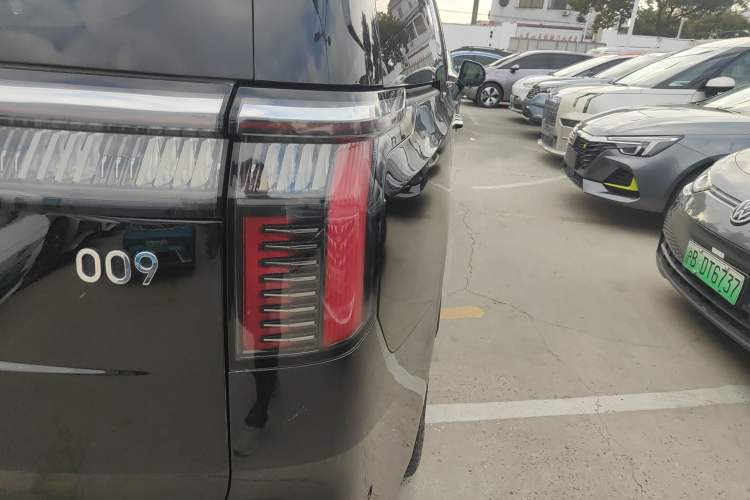 Used Zeekr 009 2022 WE Edition
