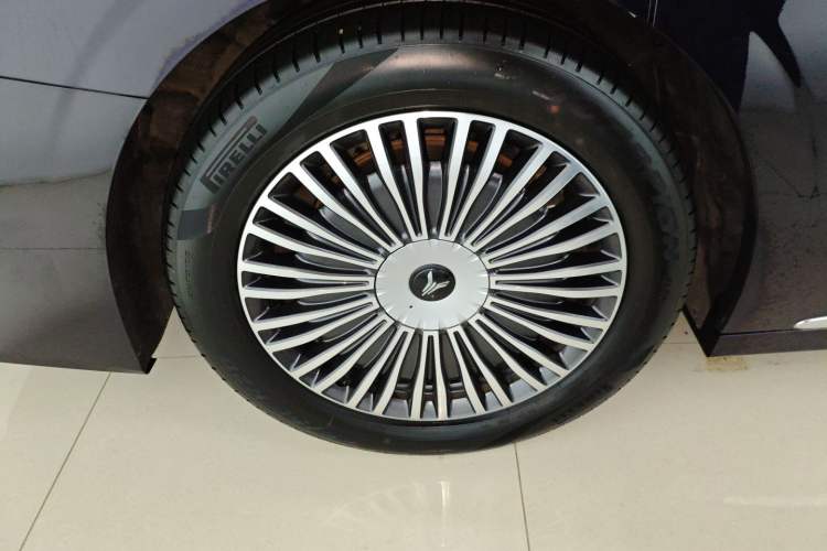 Used VOYAH Dream 2025 PHEV Four-Wheel-Drive Flagship Kunpeng Edition
