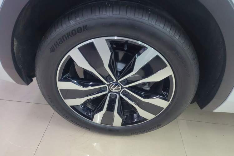 Used Volkswagen Tiguan L 2024 Outstanding Model 330TSI Automatic Two-Wheel Drive R-Line Dragon Glory Edition
