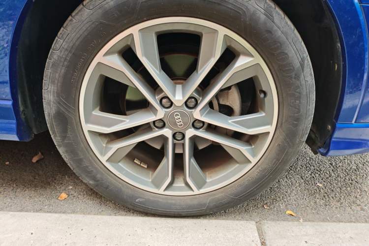 Used Audi Q3 2020 40 TFSI Fashion Dynamic Model
