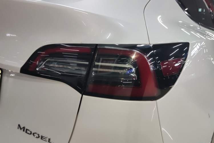 Used Tesla Model Y 2021 Long-Range All-Wheel-Drive Version
