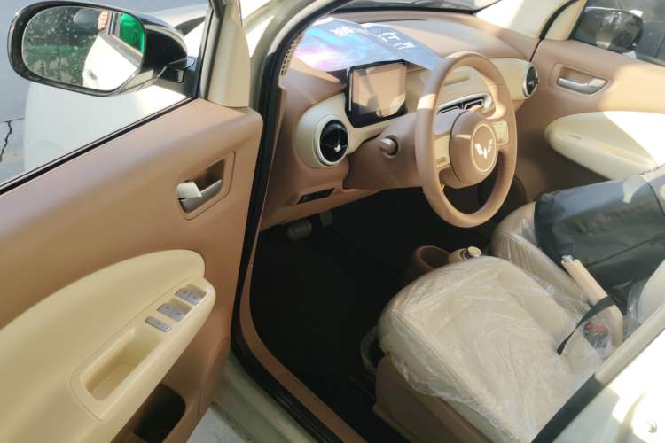 Used Wuling Hongguang MINIEV 2025 Four-Door Version Advanced Edition
