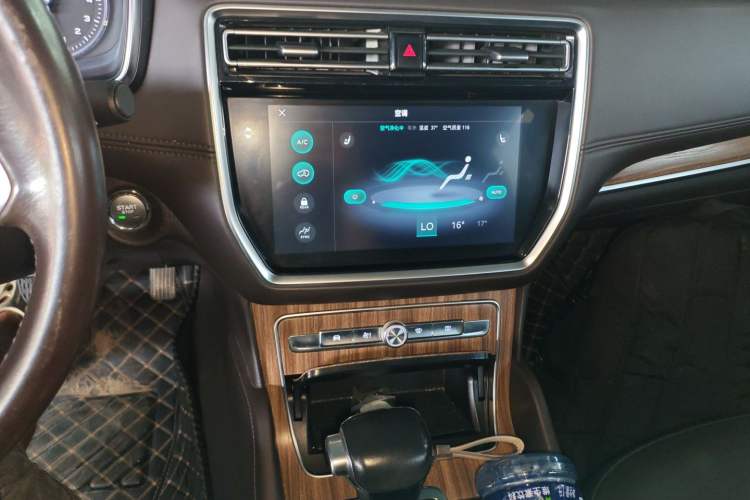 Used Roewe RX8 2019 30T Smart Connectivity Two-Wheel Drive Supreme Flagship Edition
