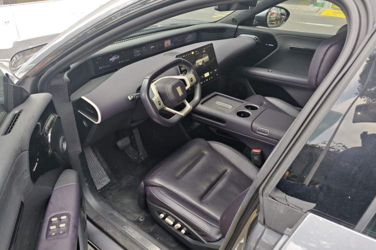 Used  07 2024 Max Extended-Range Edition
