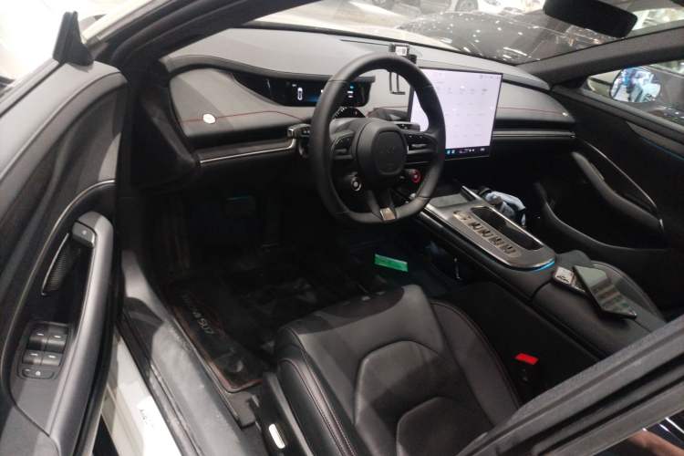 Used  SU7 2024 Rear-Drive Ultra-Long Range Advanced Pro-Level Intelligent Driving Version
