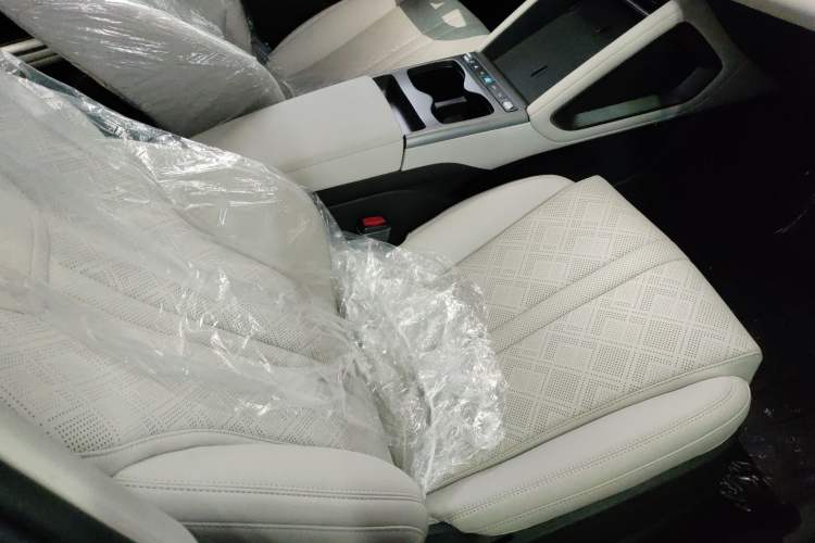 Used BYD Yuan UP 2025 Intelligent Driving Version 401 KM Dynamic Edition
