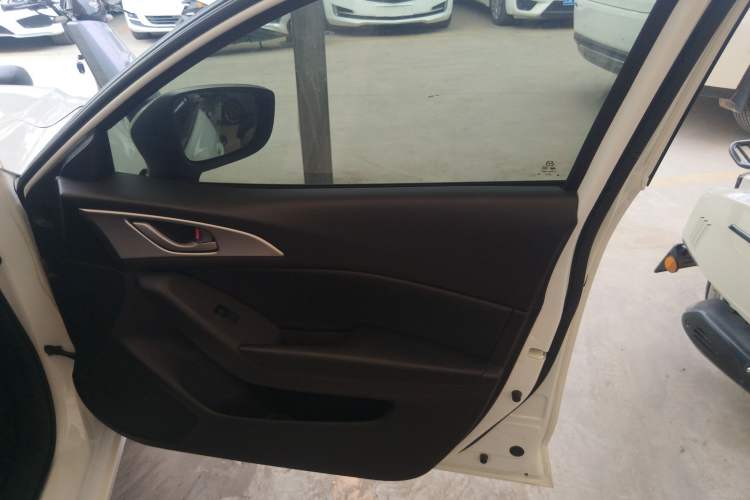 Used Mazda Mazda 3 Axela 2019 Cloud-Controlled Version Hatchback 1.5L Automatic Comfort Model Emission Standard China V
