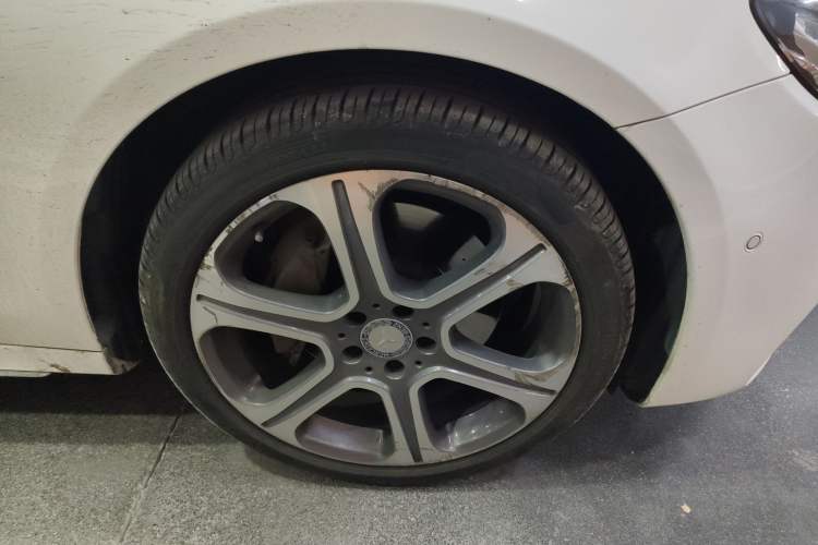 Used Mercedes-Benz E-Class 2016 E 300 L Sporty and Stylish Model
