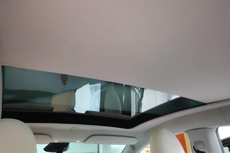 Used Tesla Model Y 2024 Long-Range All-Wheel-Drive Version
