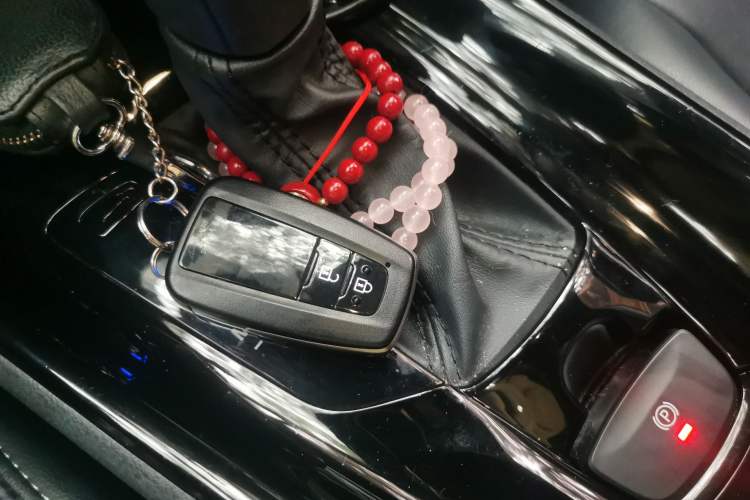 Used Toyota IZOA 2020 2.0L Enjoy Edition
