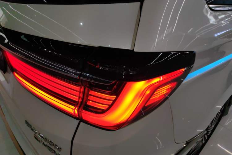 Used Honda Elysion 2022 2.0L eHEV Prestige Edition
