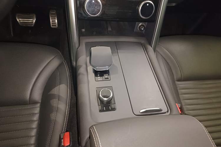 Used Land Rover Discovery 2023 360 PS R-Dynamic S
