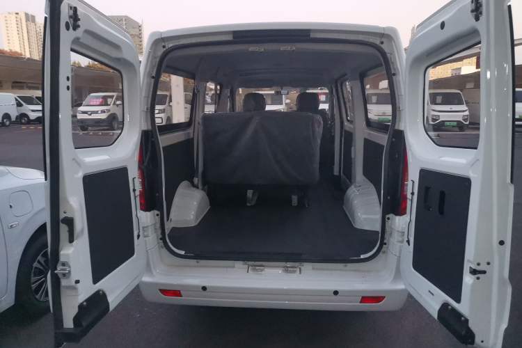 Used Chana Ruixing EM80 2025 Passenger Version Comfort Edition 6-Seater 300 km Dual-Swing Doors
