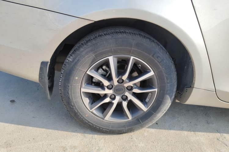 Used Geely Auto Emgrand 2019 Leading Edition 1.5L CVT Luxury Model China VI Standard
