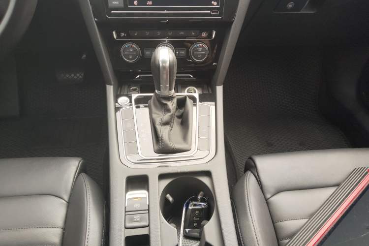 Used Volkswagen Magotan 2019 330TSI DSG Luxury Version China VI Standard
