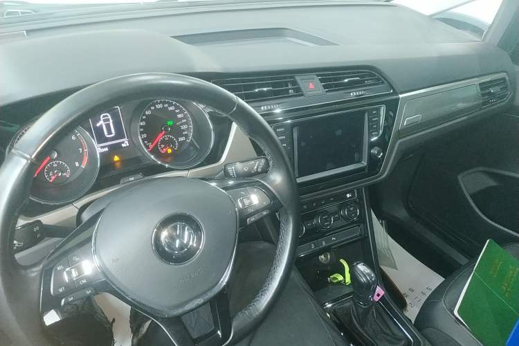 Used Volkswagen Touran 2018 Volkswagen Touran L 280TSI DSG Boundary Edition 7 Seats China VI Standard