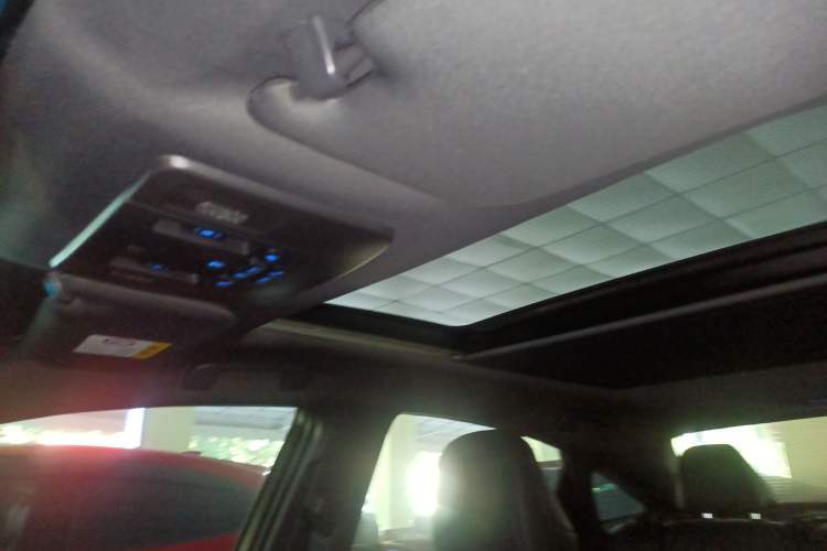 Used Toyota Avalon 2019 2.5L Touring Premium Version China VI Standard
