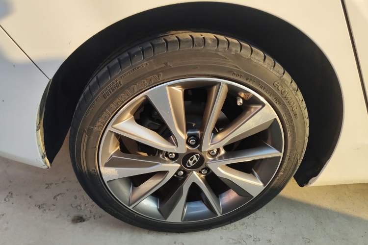 Used Hyundai Elantra 2015 1.6L Automatic Luxury Model