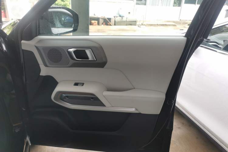 Used  Titanium 3 2025 501 km All-Wheel Drive Intelligent Driving Max Edition