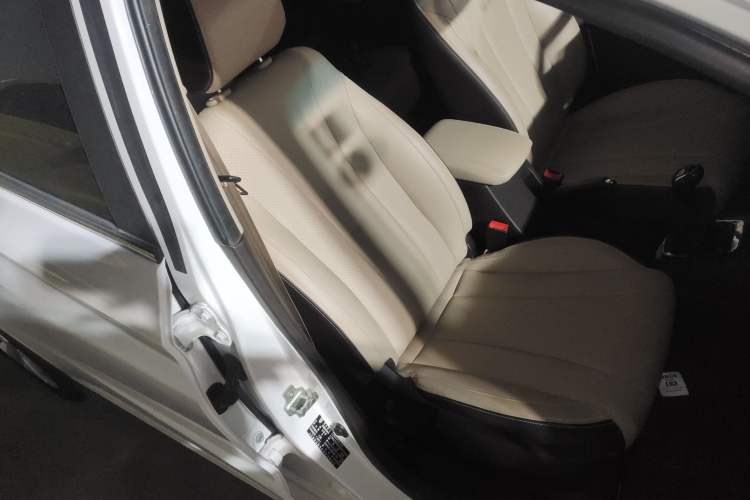 Used Baojun 310W 2017 1.5L Manual Fashion Model China V
