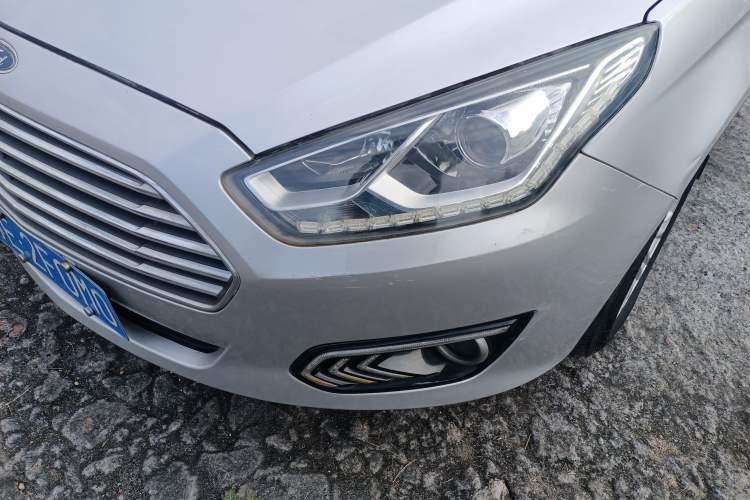 Used Ford Escort 2015 1.5L Manual Comfort Model
