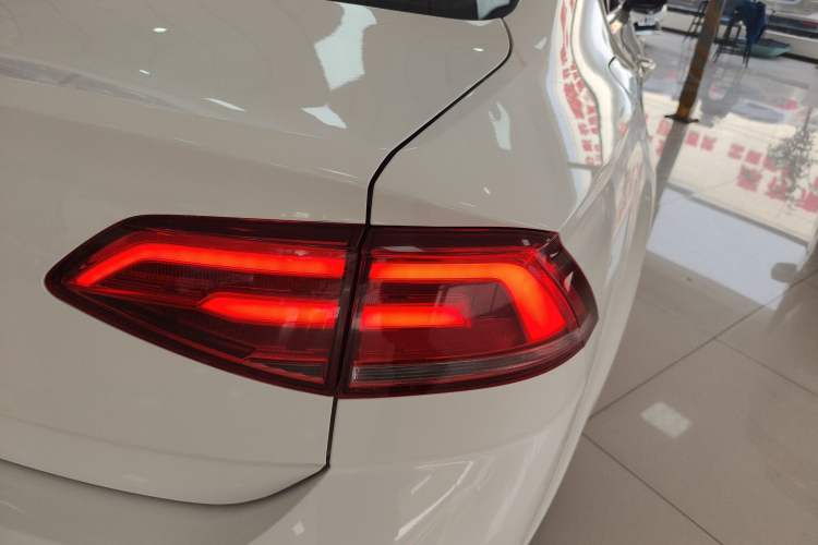 Used Volkswagen Lamando 2015 230TSI DSG Fashion Edition
