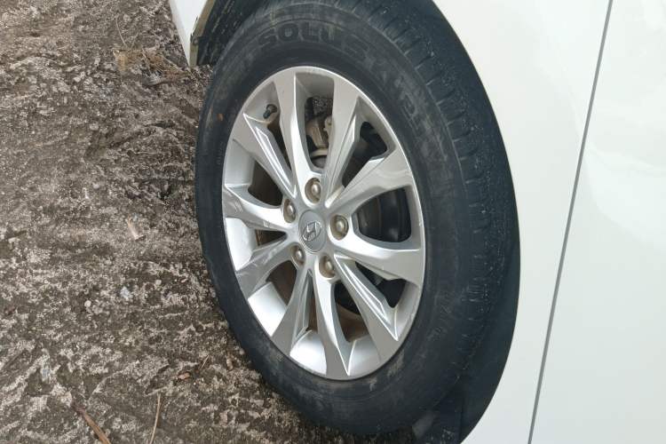 Used Hyundai Elantra 2016 1.6L Automatic Smart Version
